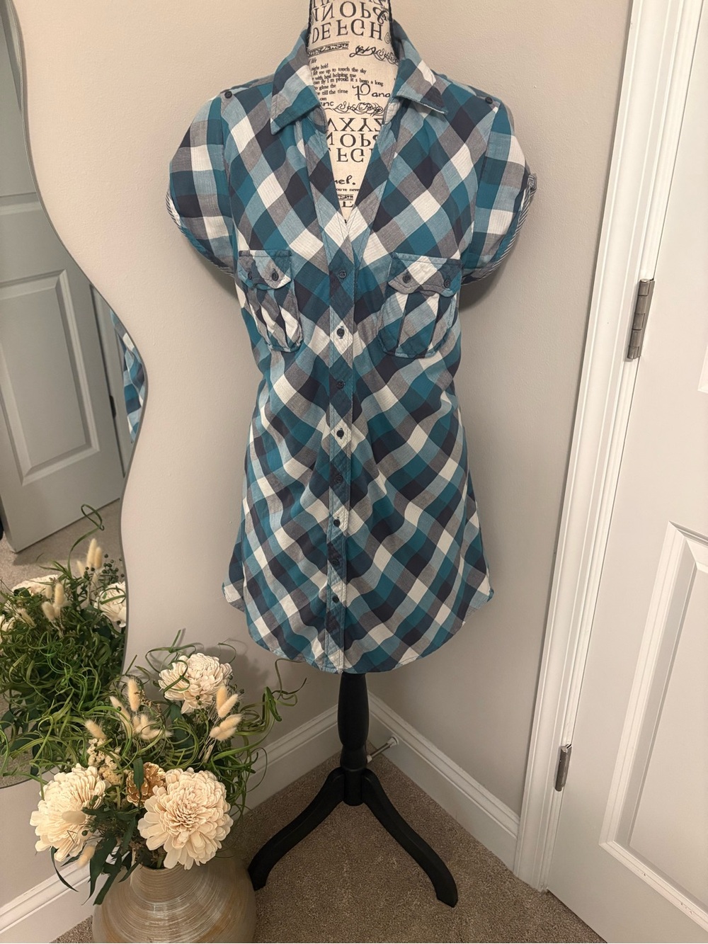 a.n.a Blue and White Plaid Short-Sleeve Button-Down Shirt-vintage